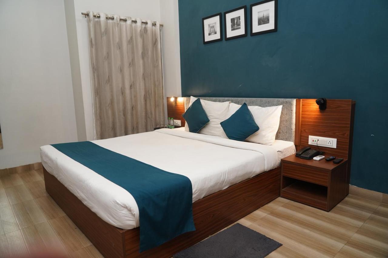 Hotel Ballfin Indore インドール エクステリア 写真