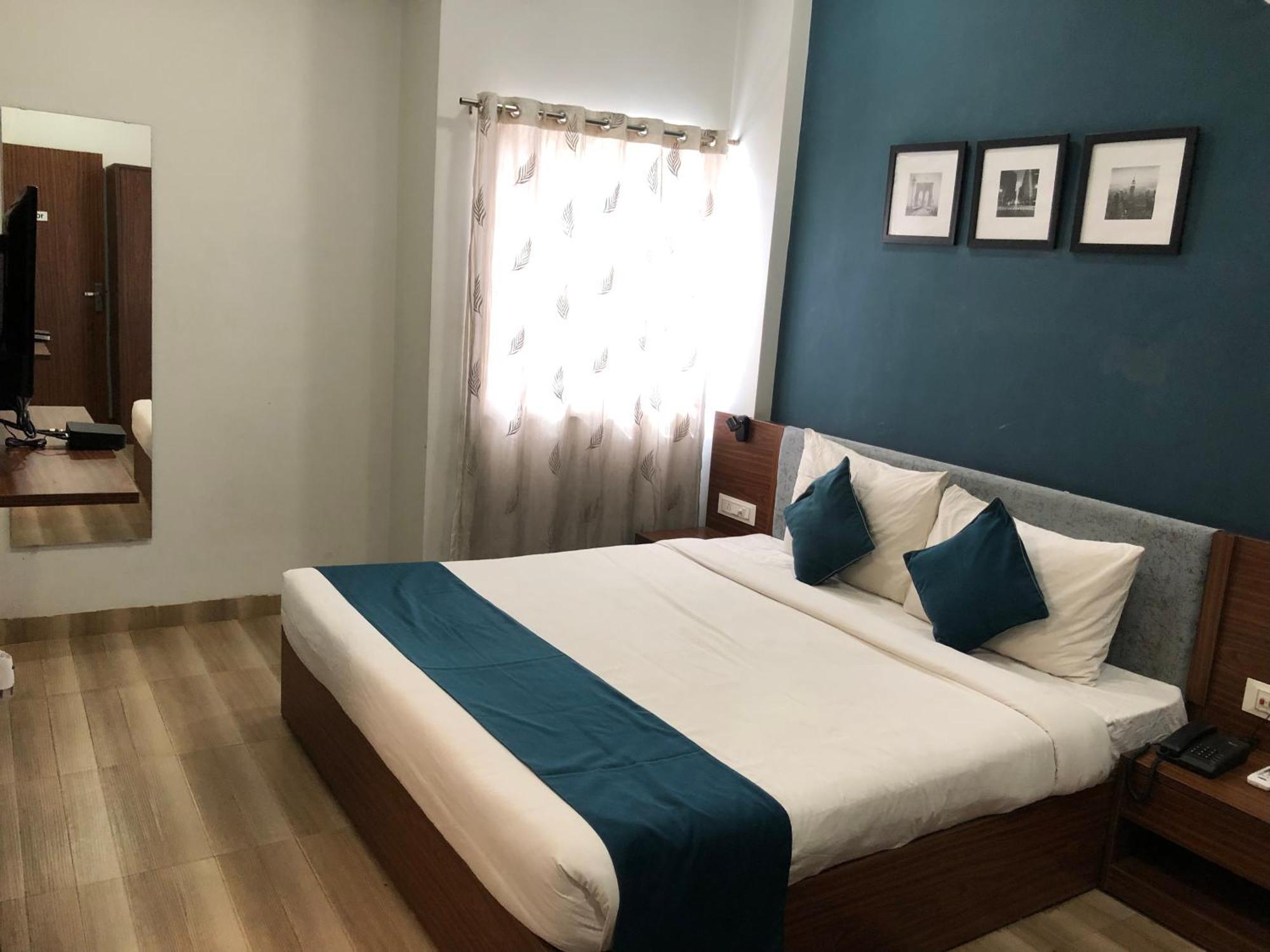 Hotel Ballfin Indore インドール エクステリア 写真