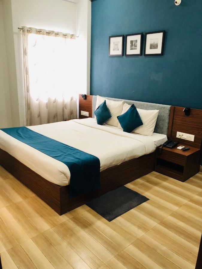 Hotel Ballfin Indore インドール エクステリア 写真