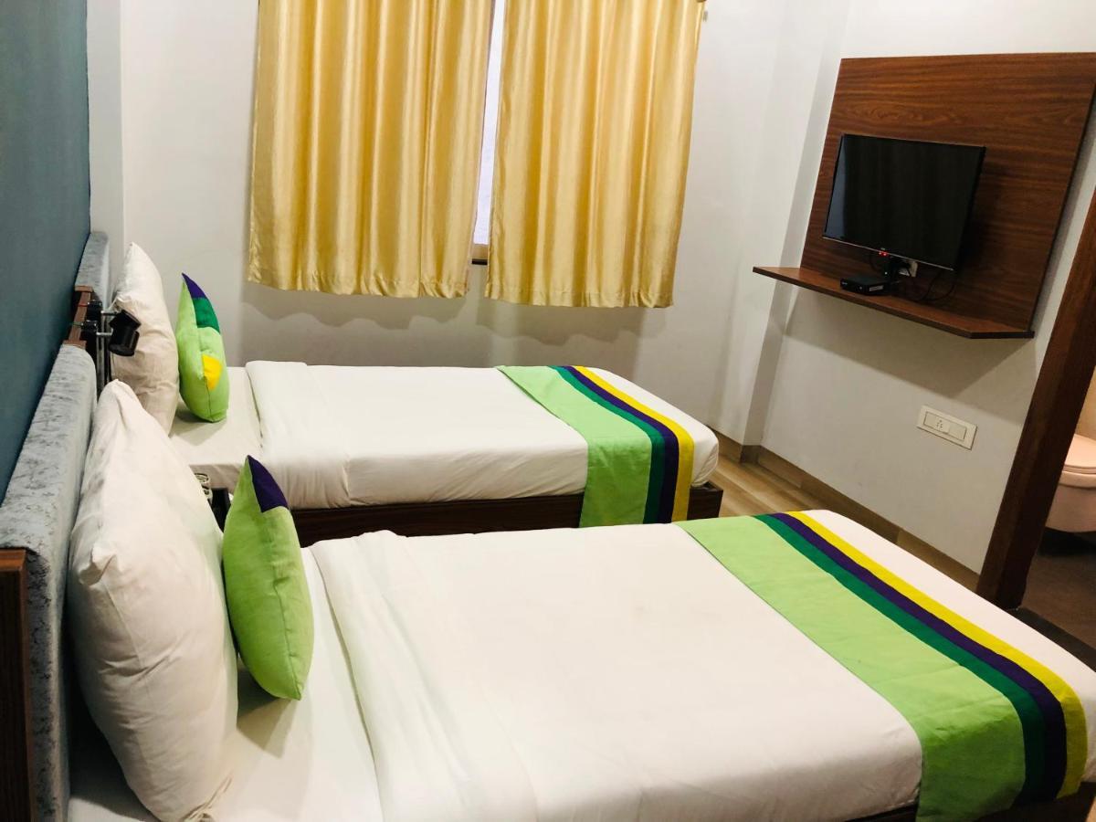Hotel Ballfin Indore インドール エクステリア 写真