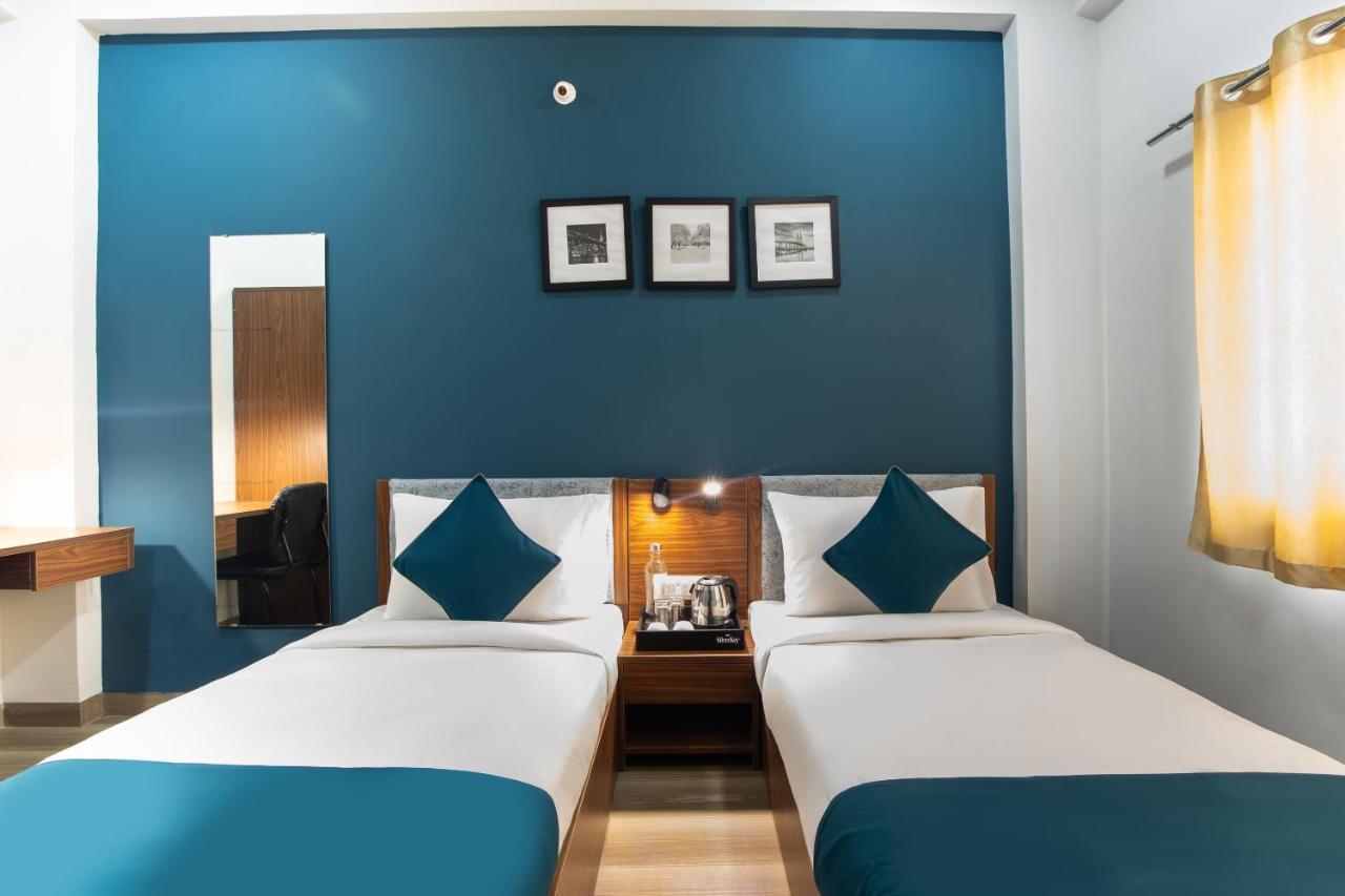 Hotel Ballfin Indore インドール エクステリア 写真